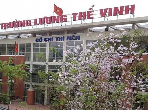 Yeu cau truong Luong The Vinh tra lai tien cho hoc sinh rut ho so hinh anh