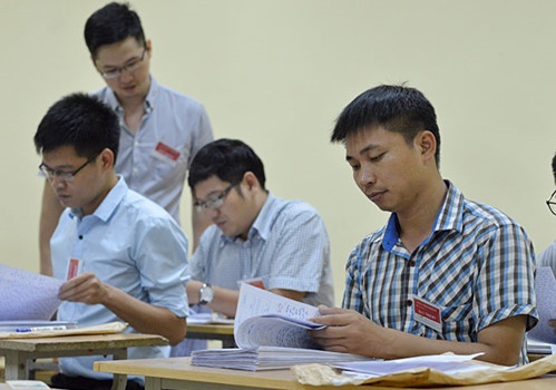 Nhieu thi sinh thay doi diem sau khi cham phuc khao hinh anh