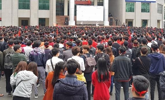 sinh vien nghi hoc xem da bong anh 7