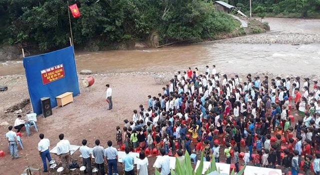 Le khai giang cam dong ben bo suoi o Lai Chau hinh anh