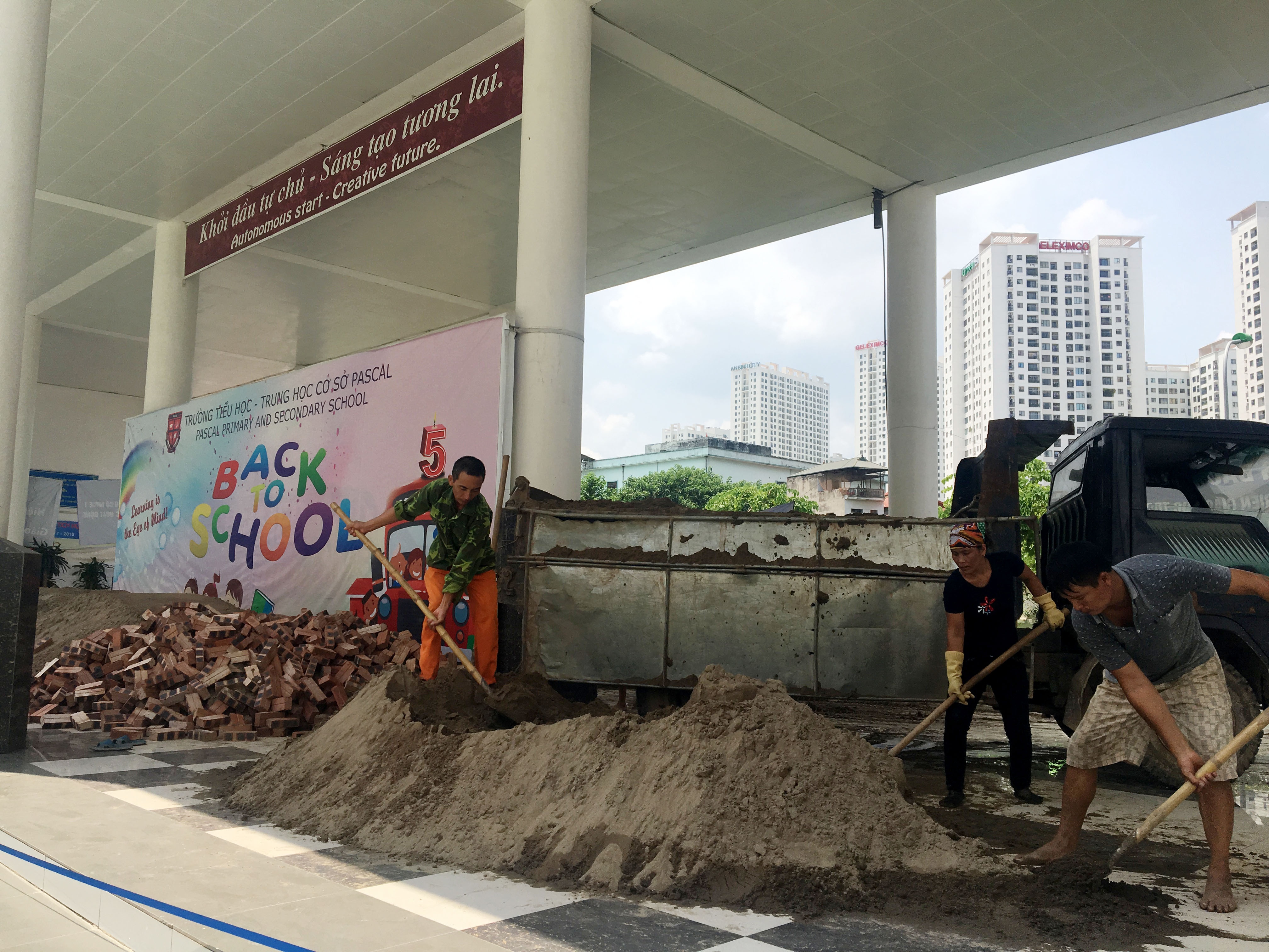 do gach,  cat vao truong pascal anh 1