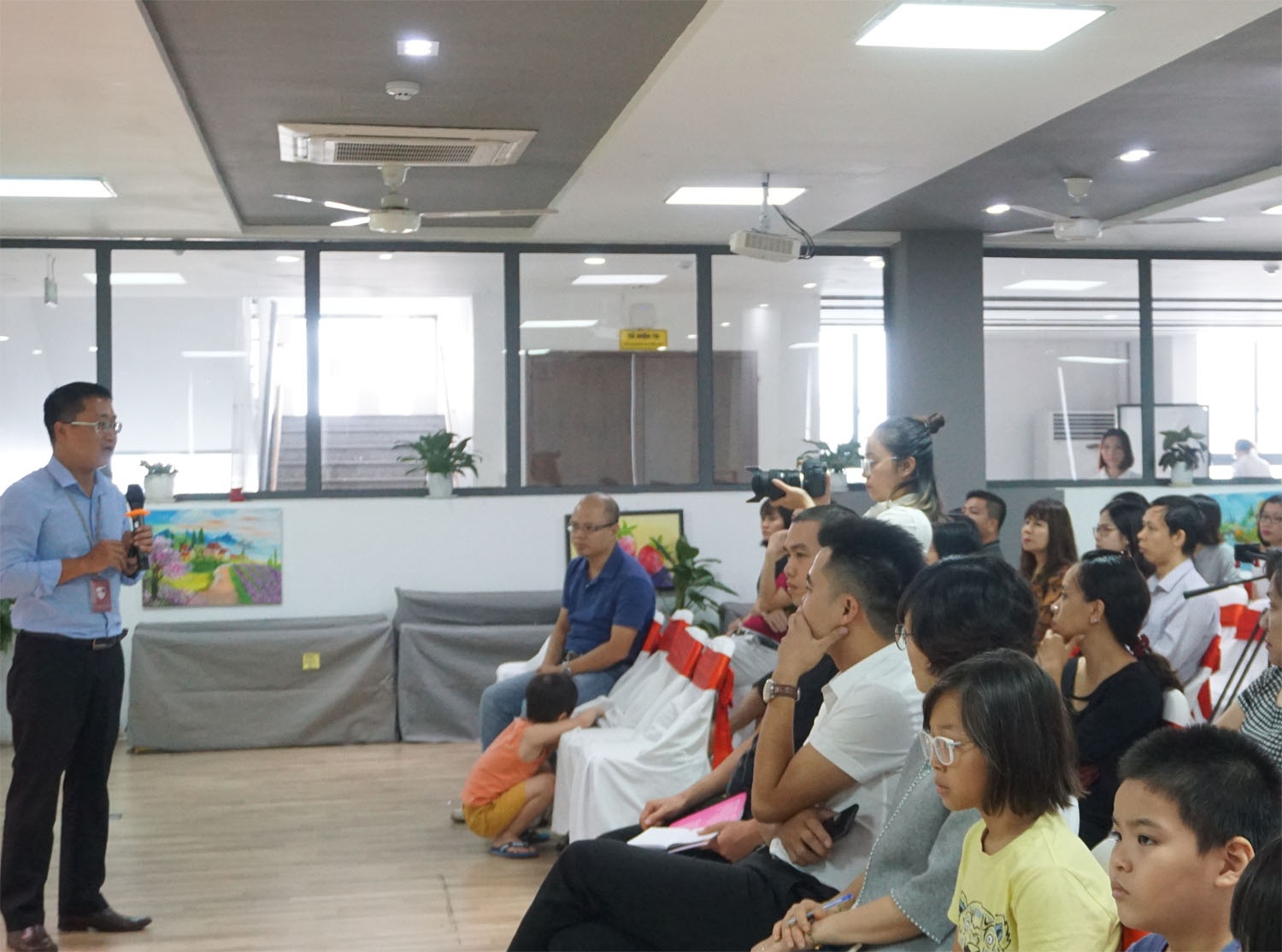 Nhung con so canh bao ve xam hai tinh duc tre em hinh anh