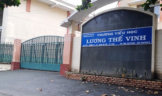 Dinh chi thay giao bi phan anh co hanh vi khong dung chuan muc hinh anh