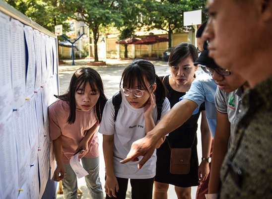 Diem thi mon Toan va Ngu van vao lop 10 o Ha Noi se nhan doi hinh anh