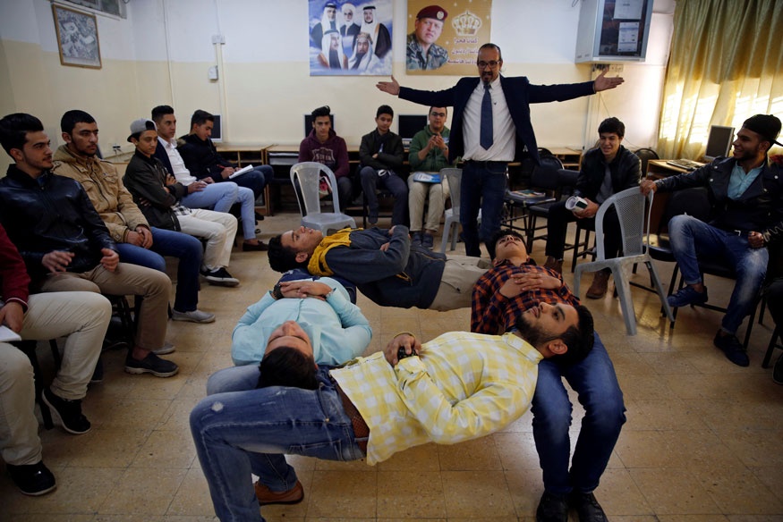 Lop hoc dac biet tren the gioi anh 4