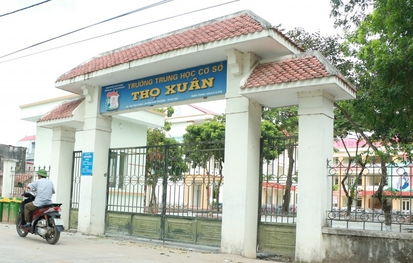 Hieu truong bao cao sai su that vu co giao bat hoc sinh tat nhau hinh anh