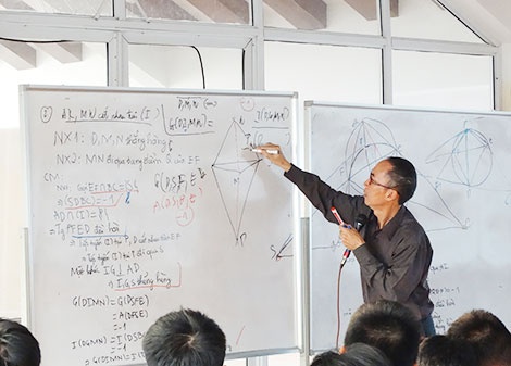 Thầy lê bá khánh trình ảnh 1 Thay le ba khanh trinh anh 1