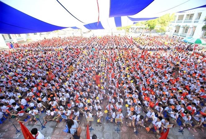 Nhieu truong o Ha Noi co si so qua tai, thu tien sai quy dinh hinh anh