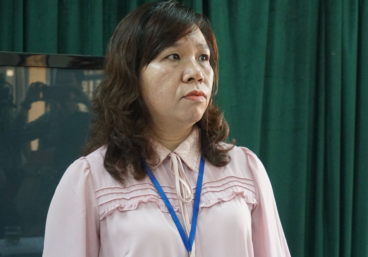 Hieu truong phu nhan viec co giao cho hoc sinh tat ban 50 cai hinh anh