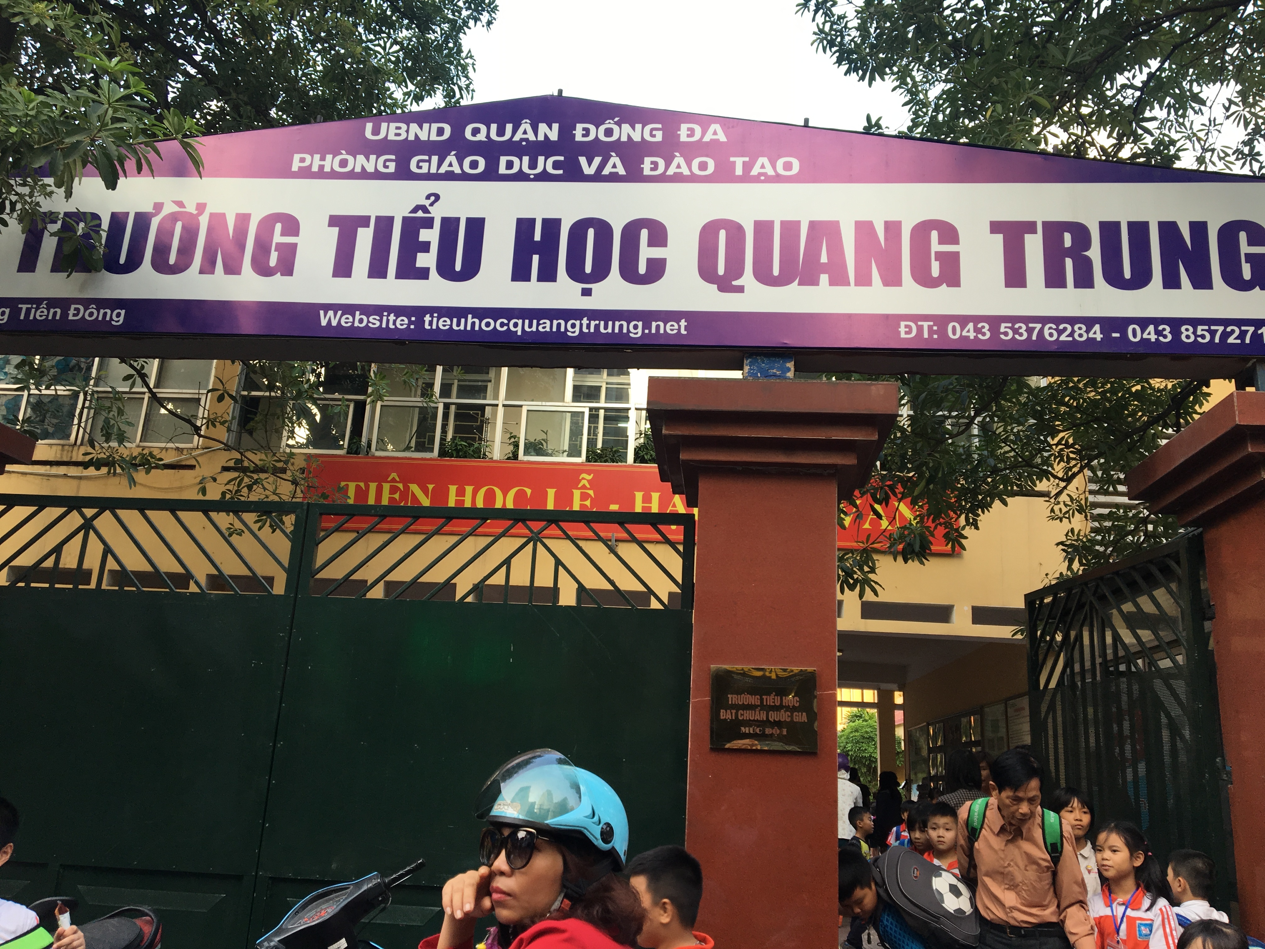 Lap hoi dong ky luat co giao vu phat hoc sinh tat 50 cai o Ha Noi hinh anh