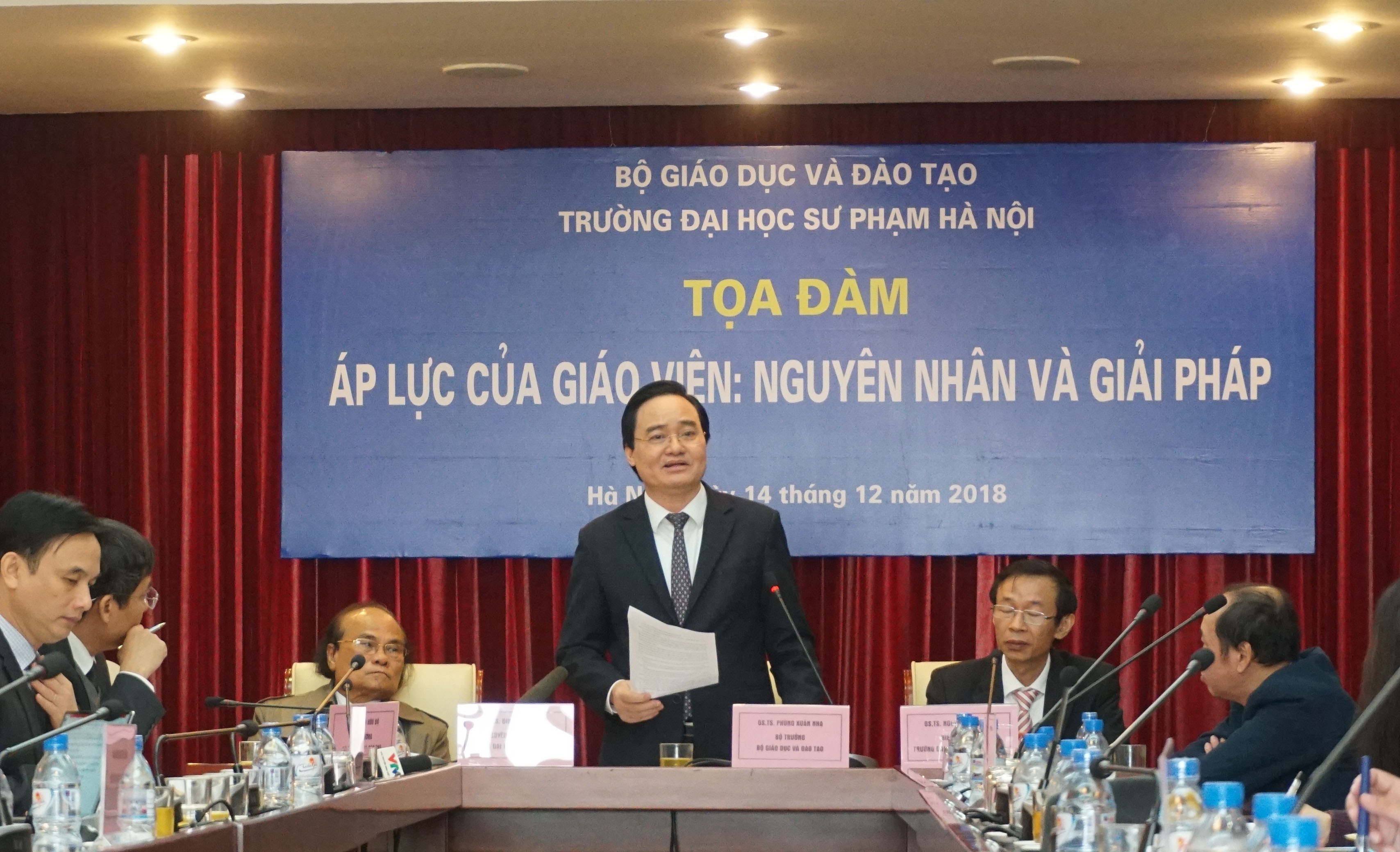 phu huynh xe sach anh 1