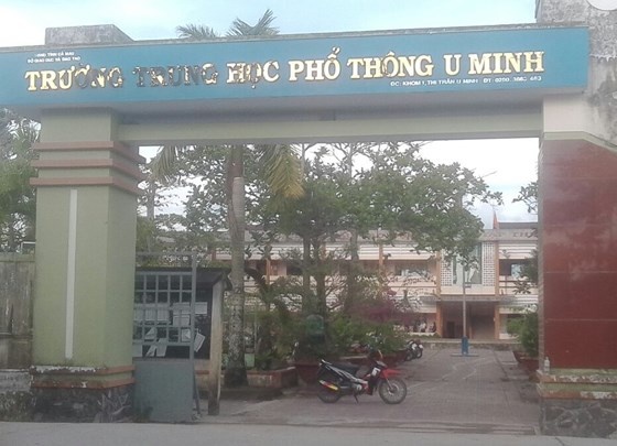 Ky luat pho hieu truong danh nhan vien y te cua truong hinh anh