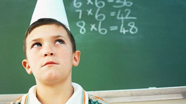 Phep tinh lop hai Y - 25 + 2 : 2 x 5 = 10 gay tranh luan tren mang hinh anh