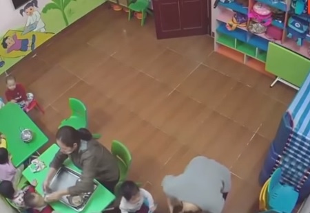 cô giáo tát học sinh  ảnh 1 co giao tat hoc sinh anh 1