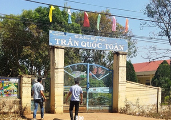 Học sinh lớp 6 không biết đọc viết ảnh 1 Hoc sinh lop 6 khong biet doc viet anh 1