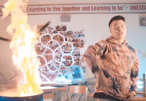 So GD&DT Ha Noi yeu cau dieu tra rapper dot sach hoc sinh truong Ams hinh anh