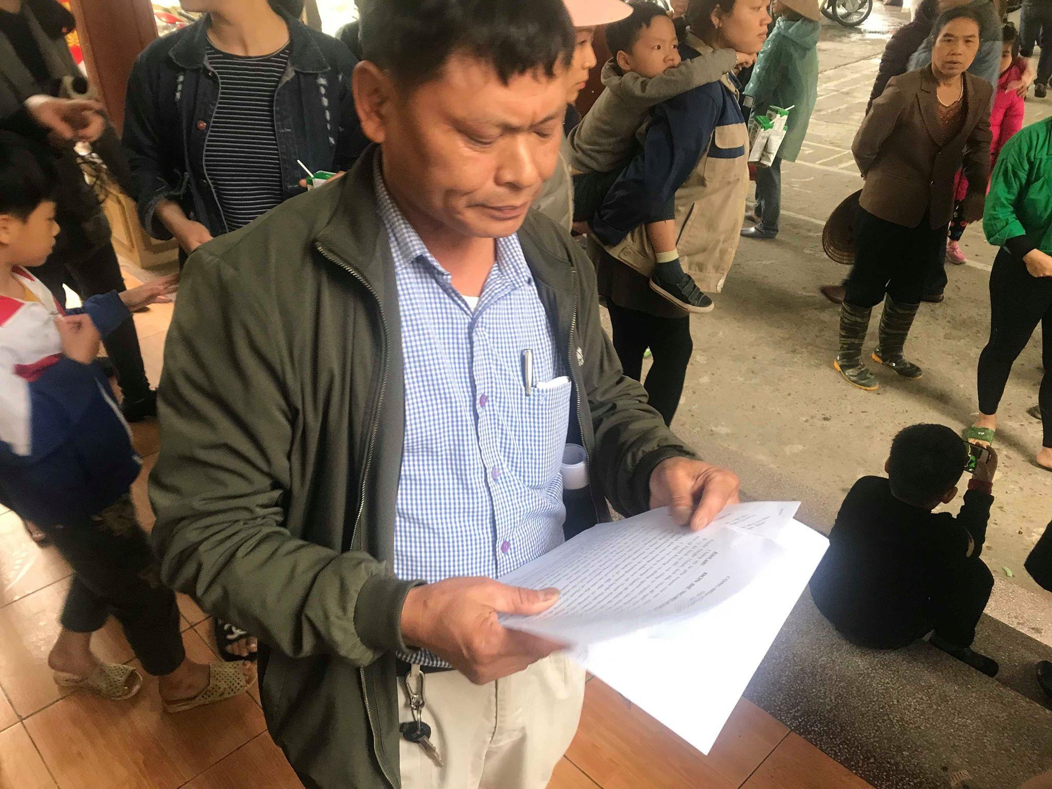 Phu huynh de nghi khoi to vu hang tram hoc sinh bi nhiem san lon hinh anh