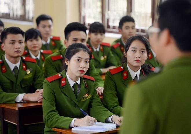 Se ra soat thi sinh o Hoa Binh trung tuyen truong cong an hinh anh