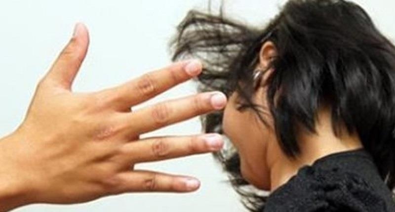 Me dua con den lop tat ban tung danh minh, livestream tren Facebook hinh anh