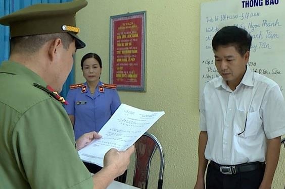 Pho giam doc So GD&DT Son La bi khoi to van di lam binh thuong hinh anh