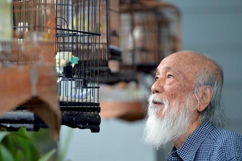 Chuyen xuc dong ve ‘ong do gan’ Van Nhu Cuong va co hoc tro khiem thi hinh anh