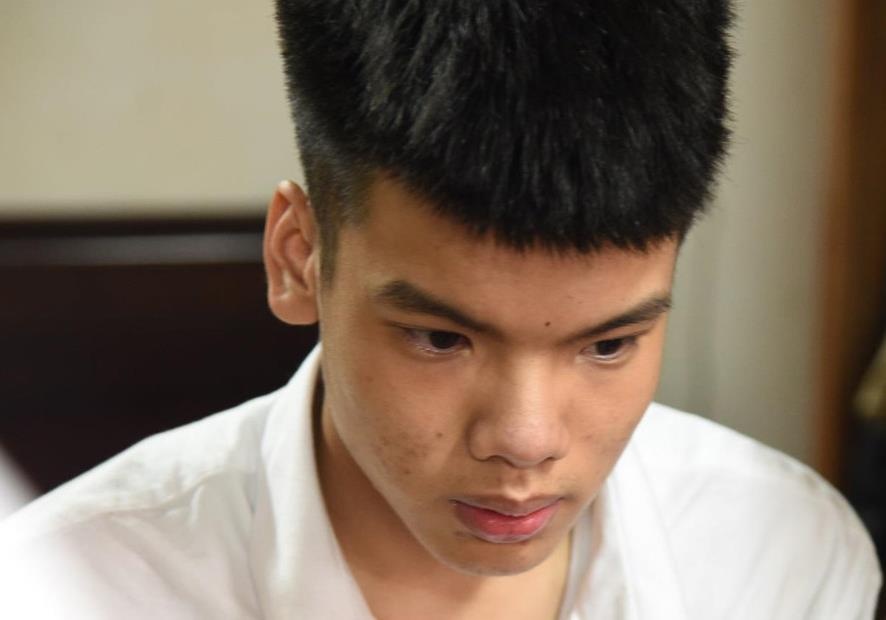 Mien hoc phi cho con nu cong nhan bi 'xe dien' dam tu vong hinh anh