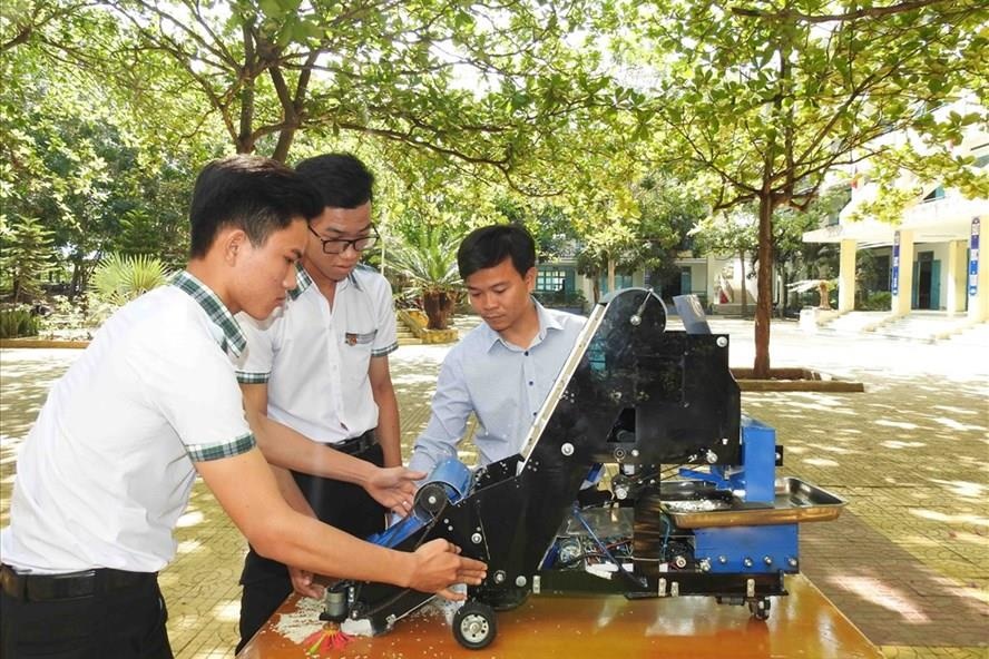 Nho sang che, 2 hoc sinh mien nui Ninh Thuan duoc tuyen thang dai hoc hinh anh