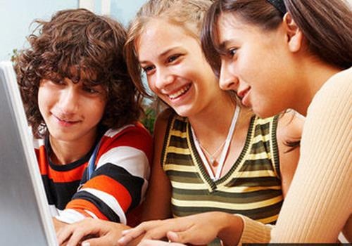 Hoc sinh thich thu vi thay giao dua ngon ngu tuoi teen vao bai giang hinh anh