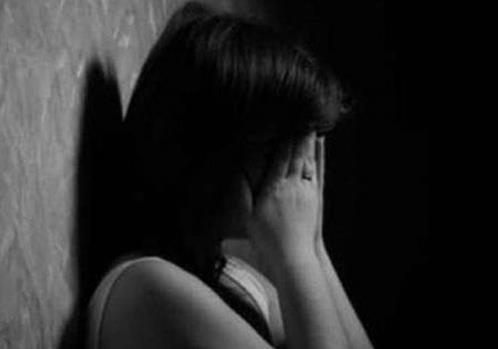 Nu sinh lop 8 o Lao Cai da nghi hoc, o nha cho sinh con hinh anh