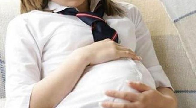 Nam sinh lop 10 lam ban gai mang bau - buon vi lo do tuong lai hinh anh