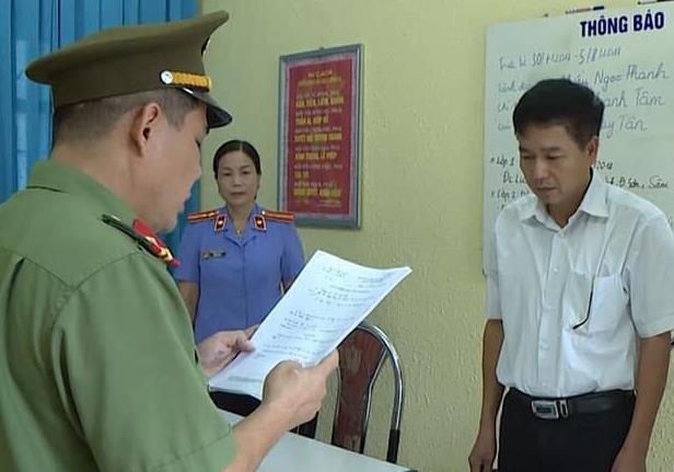 'Neu chi tien ty mua diem, chay truong, cha me da lam hai doi con tre' hinh anh