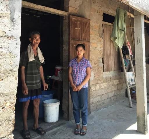 thi sinh quy khoc vi lo thi anh 1