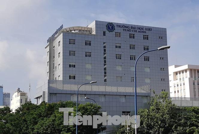 lùm xùm ở đh luật tp.hcm ảnh 1 lum xum o dh luat tp.hcm anh 1