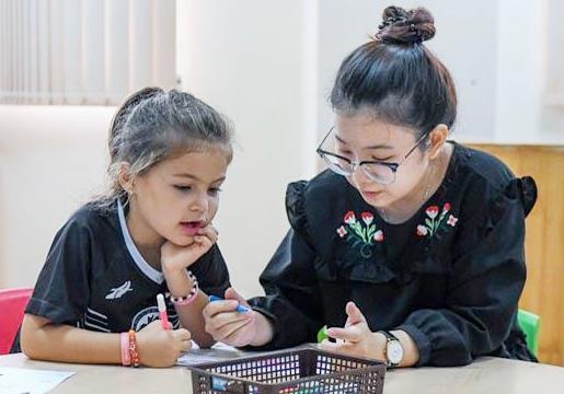 'Khong vao truong quoc te hoc phi nua ty, con toi van thanh giao su' hinh anh