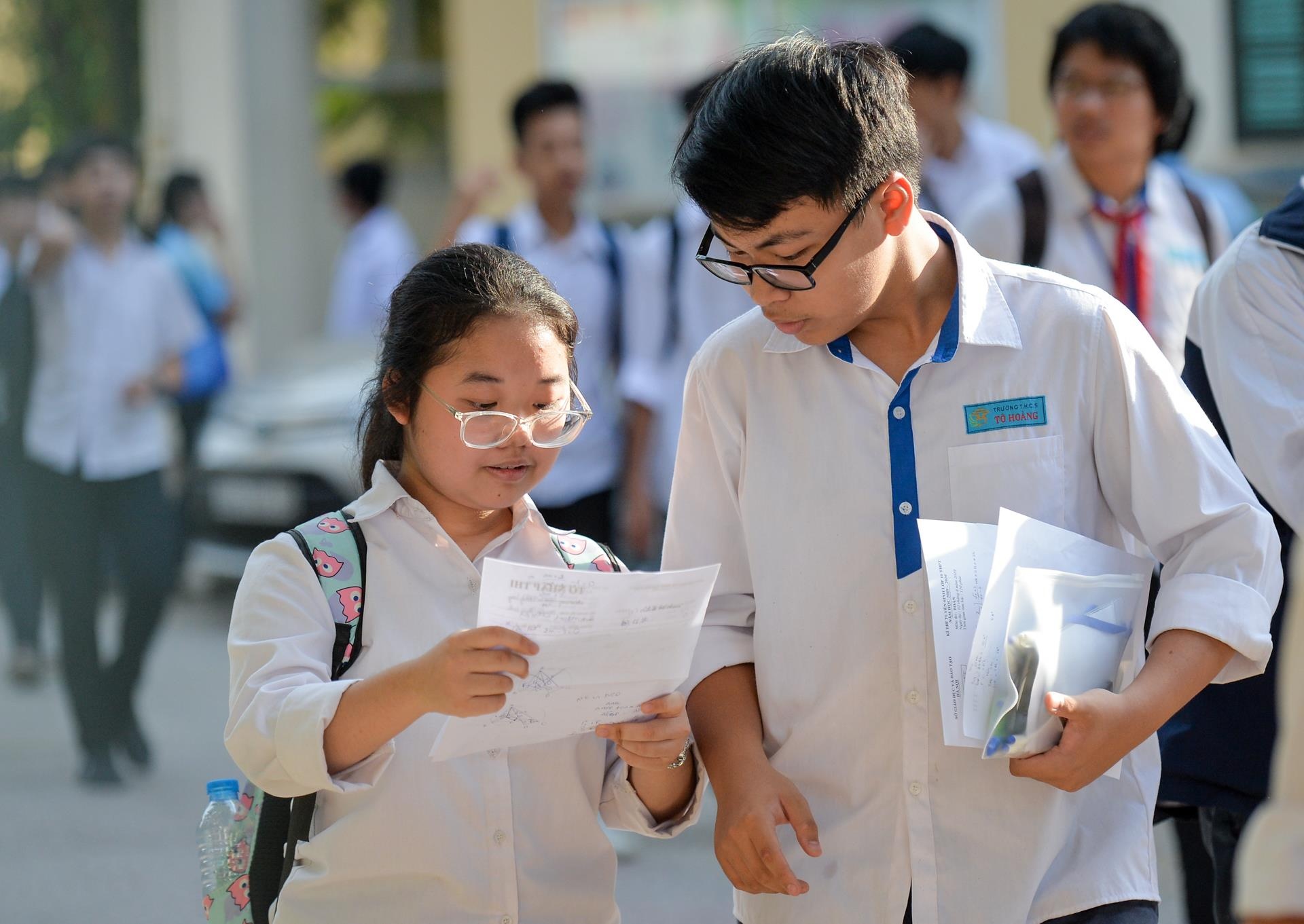 thi vao lop 10 ha noi anh 1