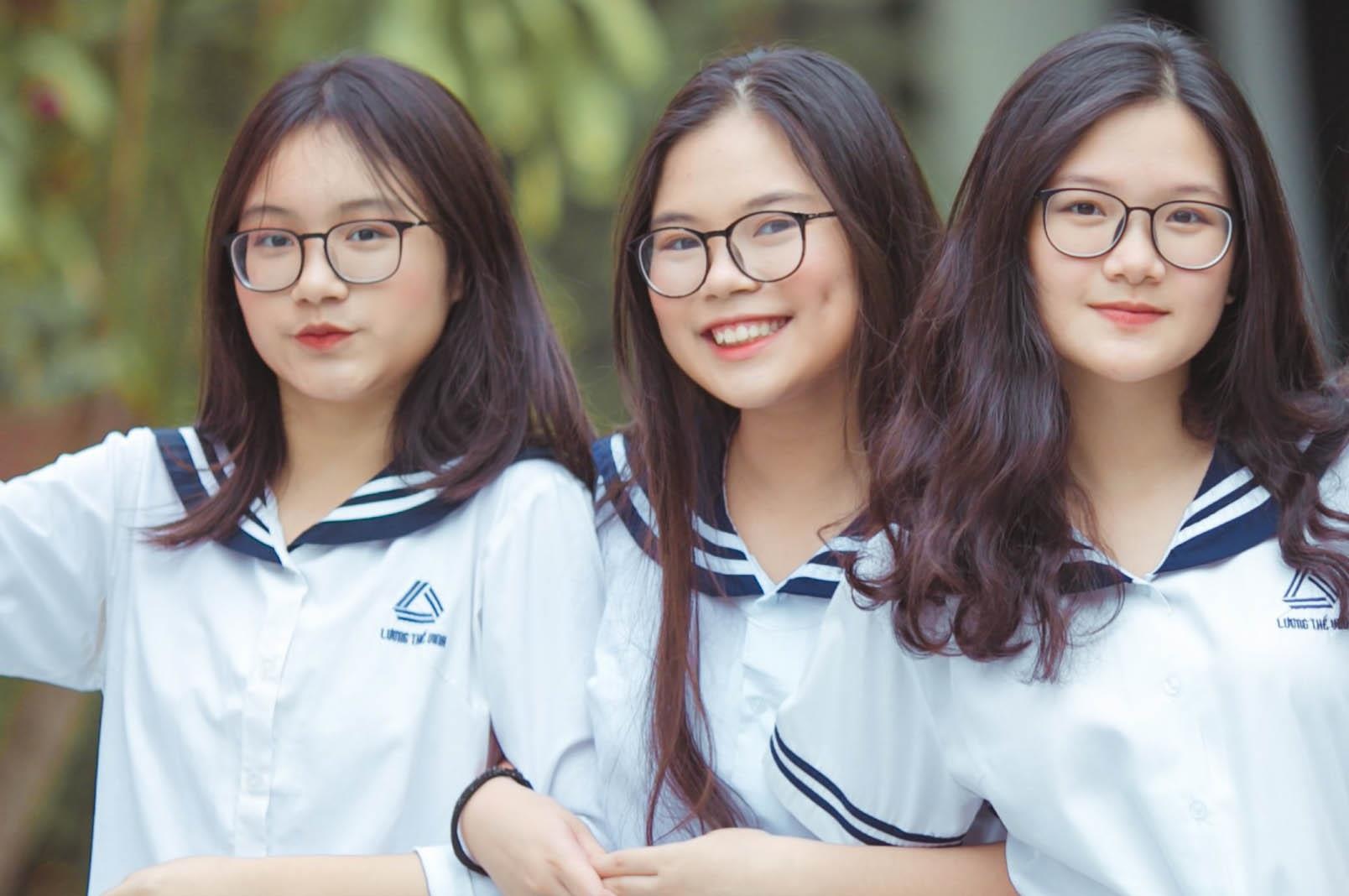 Mot lop co 24 hoc sinh do truong chuyen o Ha Noi hinh anh