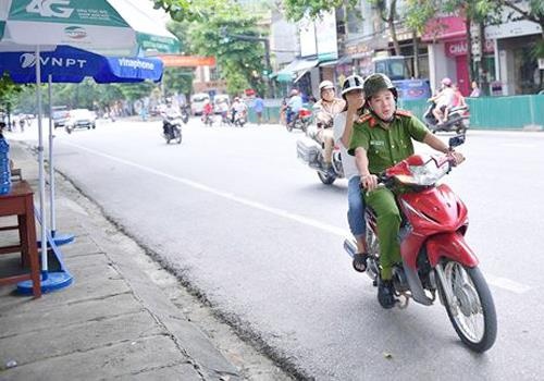 Thí sinh Hà Giang đi thi muộn ảnh 1 Thi sinh Ha Giang di thi muon anh 1