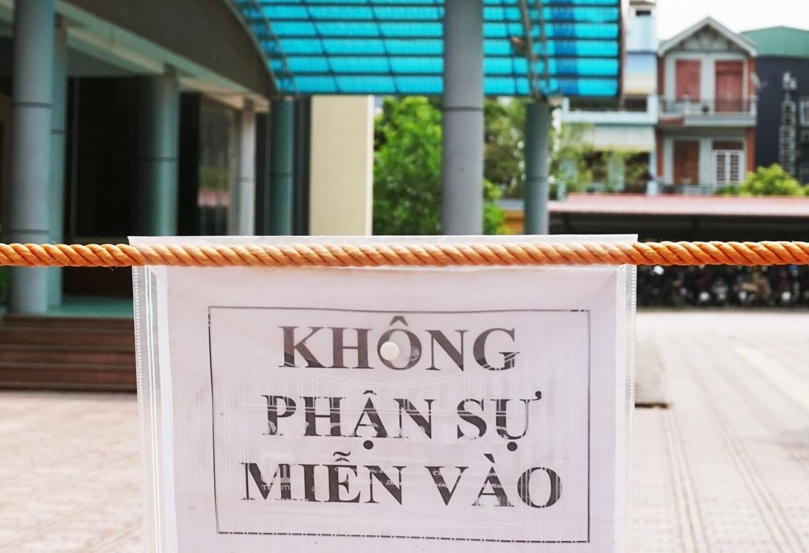 Pha song dien thoai trong khu vuc cham thi, de phong tieu cuc hinh anh