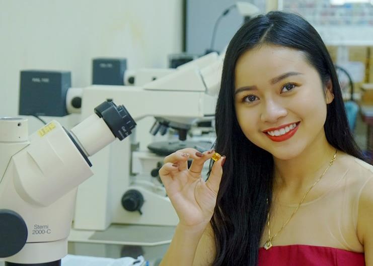 Truong dai hoc o Ha Noi day sinh vien nhan biet kim cuong, da quy hinh anh