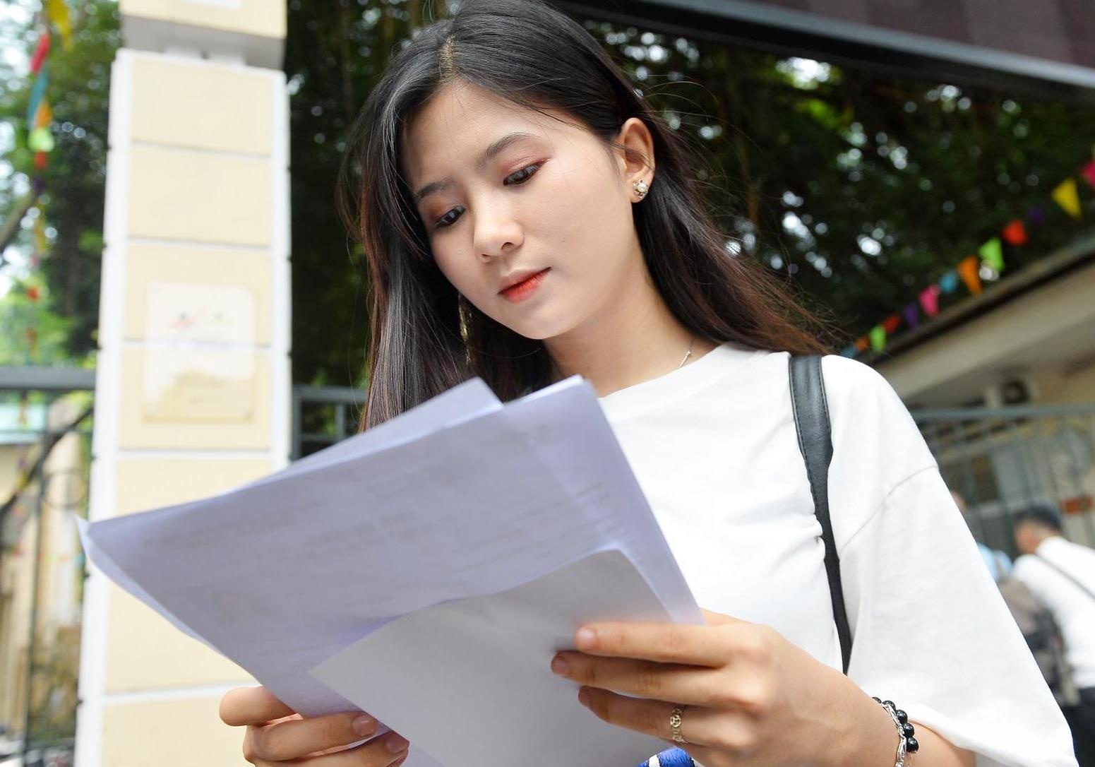 'Bo GD&DT se giam sat chat cac truong lay diem san thap' hinh anh