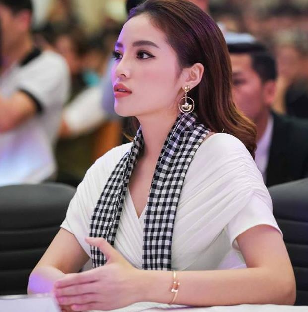 dai hoc ngoai thuong lo hoa hau anh 5