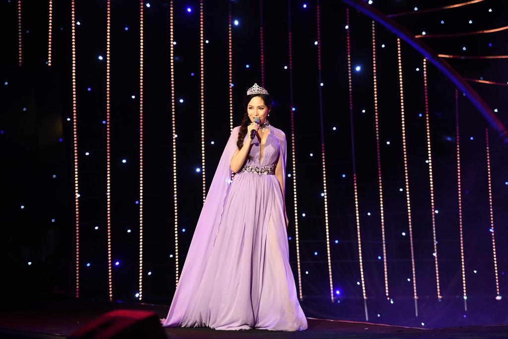 dai hoc ngoai thuong lo hoa hau anh 10