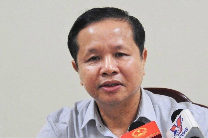 Dang bi xem xet ky luat, giam doc So GD&DT Hoa Binh xin nghi chua benh hinh anh