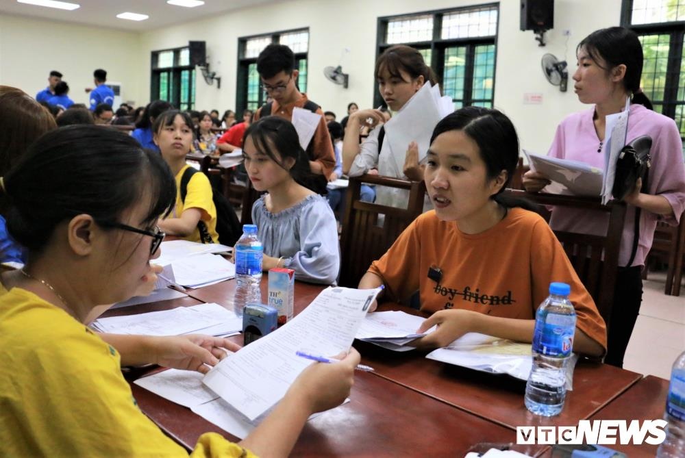 nu sinh ngheo nhap dai hoc duoc anh 2