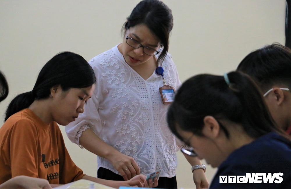 nu sinh ngheo nhap dai hoc duoc anh 5