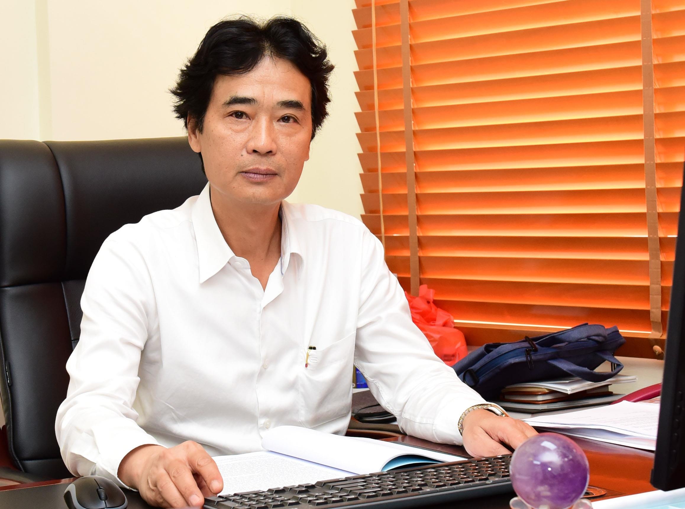 nha ve sinh truong hoc anh 1