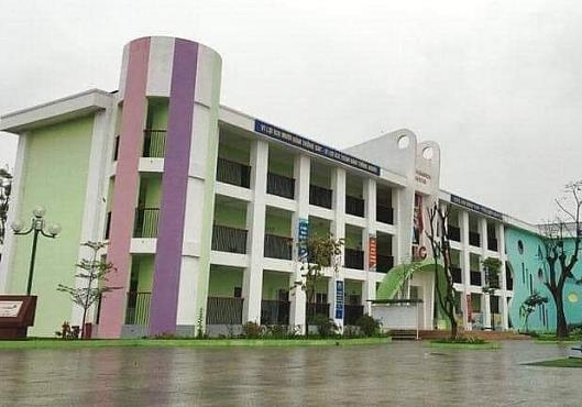 Phu huynh thong bao con gay xuong dui, hieu truong bao ‘hoi thua’ hinh anh