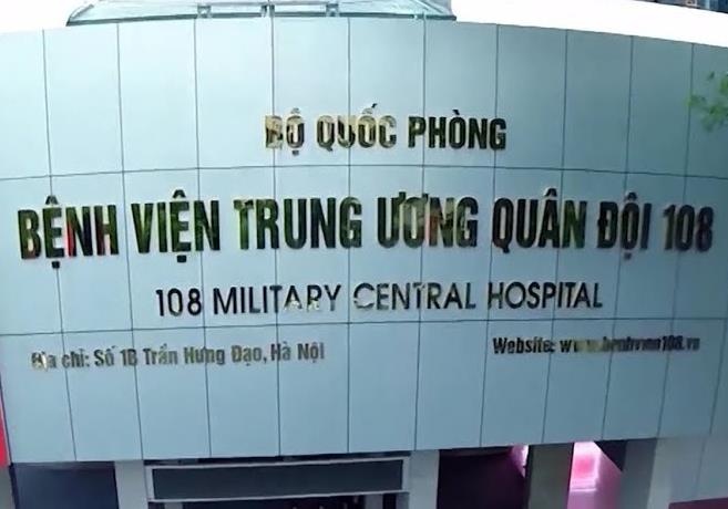 Nhap hoc tai benh vien cho nu sinh bi da chan thuong nang hinh anh