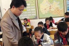 Thay giao xung phong di biet phai cach nha gan 100 km hinh anh