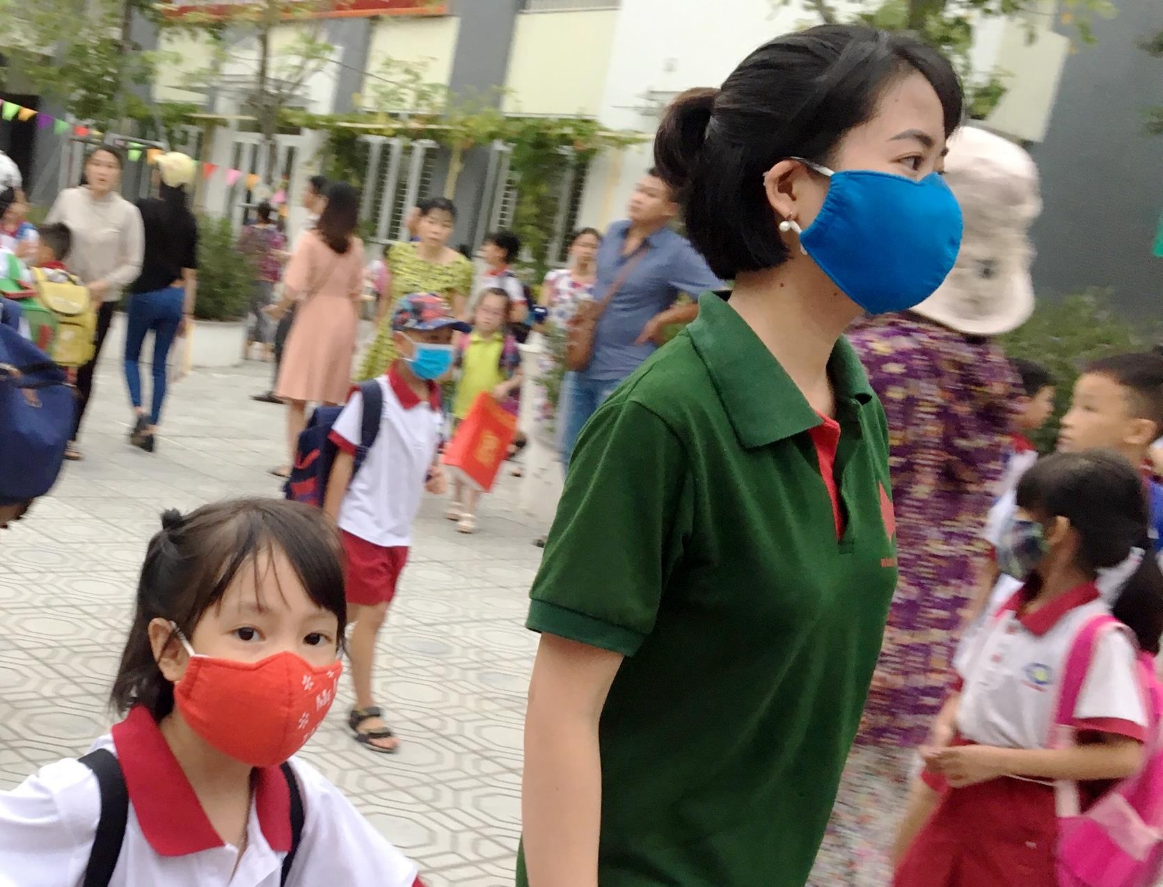 hang tram hoc sinh nghi hoc anh 2